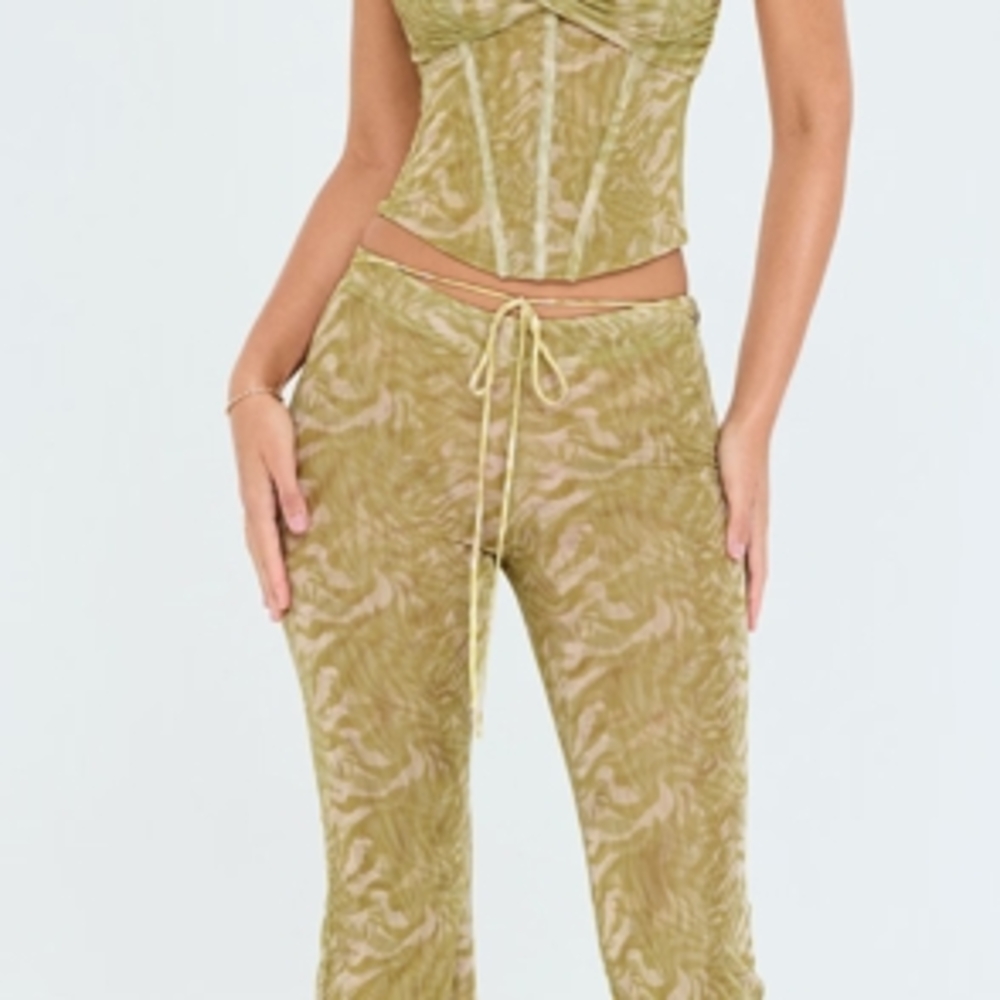 Glamorous Mistress Rocks Boot Cut 2 Piece Outfit